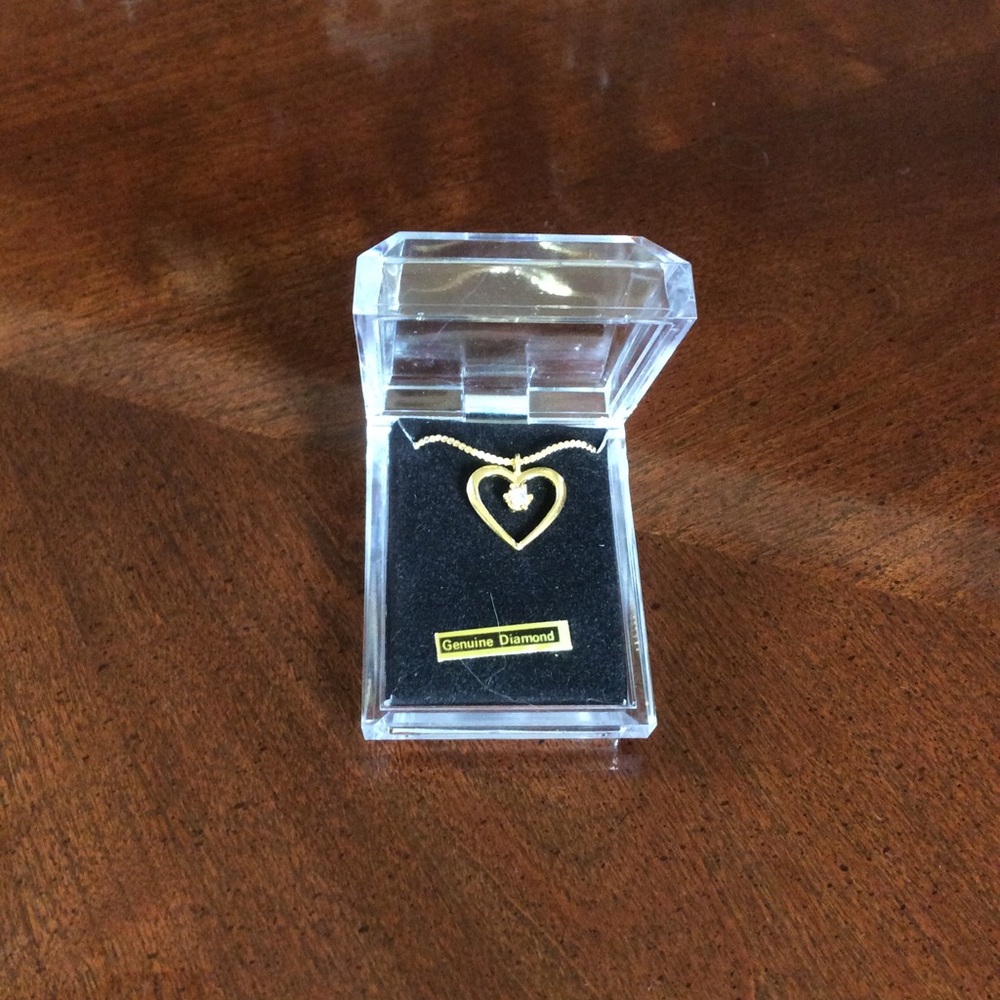 Gold Heart Pendant necklace
🌺 3 for $10 🌺